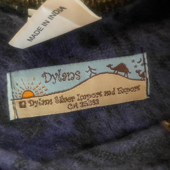 Boutique Shop Poncho - Picture 6 of 7